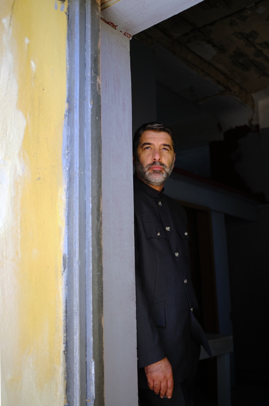 Άγριες Μέλισσες: Ο Βασίλης Μπισμπίκης μπήκε στη σειρά και θα κάνει κόλαση τη ζωή της Ελένης