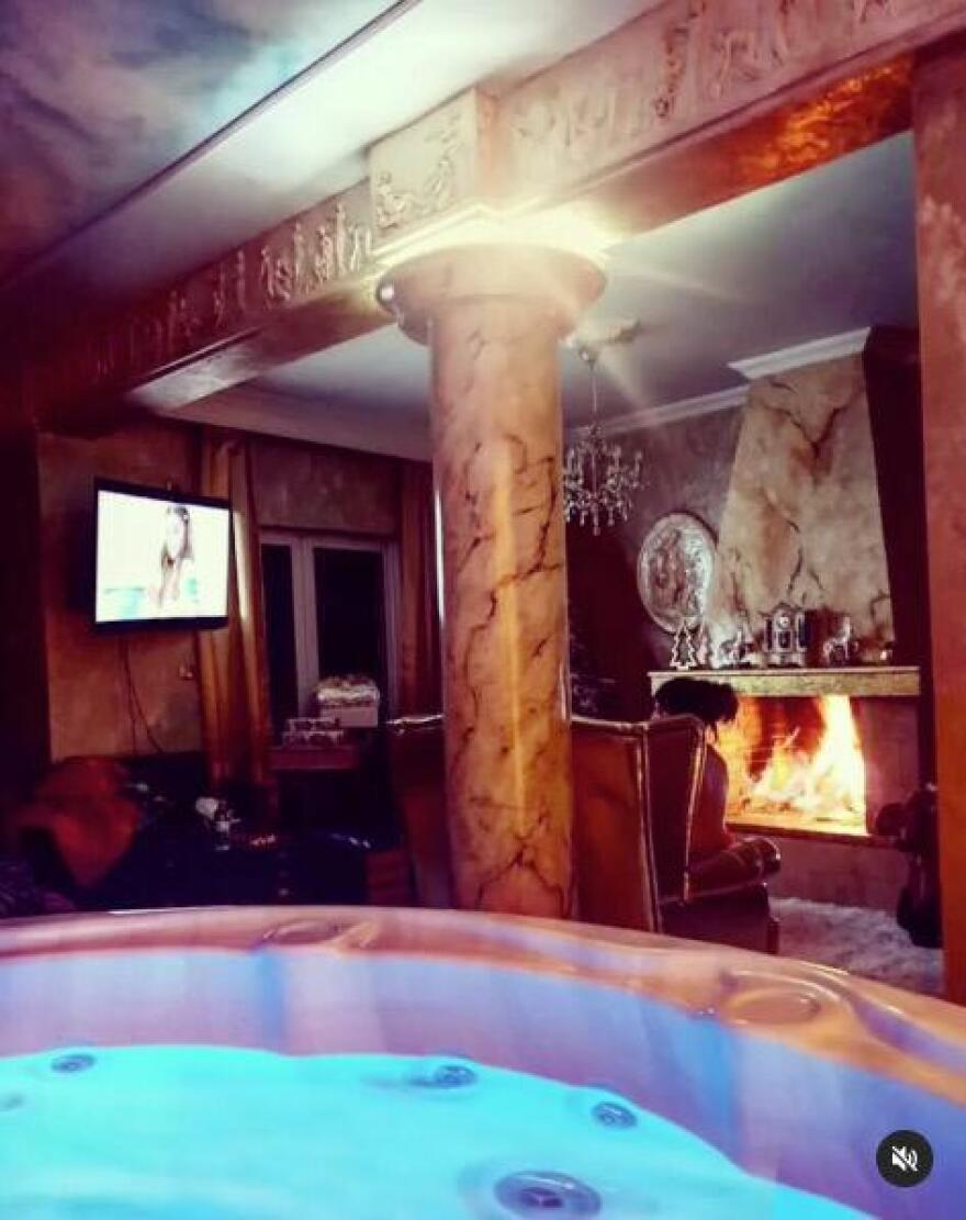 Κύκλωμα μαστροπείας: «Μας κρατούσε ομήρους με κόκα και εκβιασμούς»