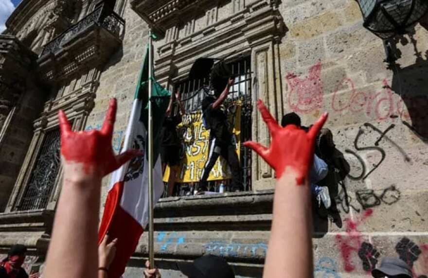 Ιστορίες βίας και θανάτου με αφορμή… μια μάσκα