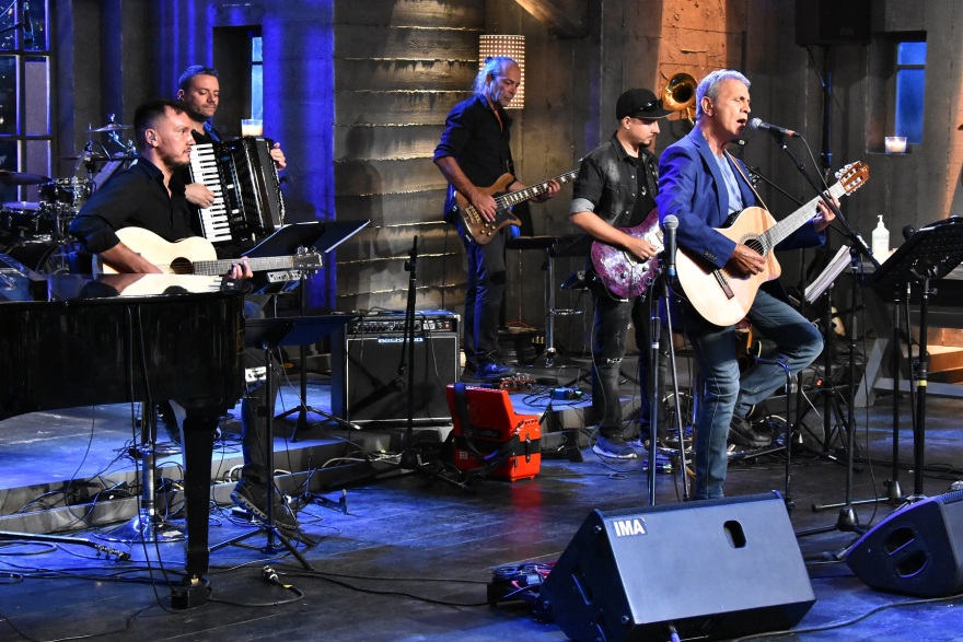 «Στην υγειά μας ρε παιδιά»: Ο Σπύρος Παπαδόπουλος επιστρέφει με ένα ξεχωριστό  αφιέρωμα στον Λαυρέντη Μαχαιρίτσα