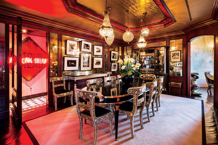 Τόμι Χίλφιγκερ: Ένας ναός σύγχρονης τέχνης στο Μανχάταν