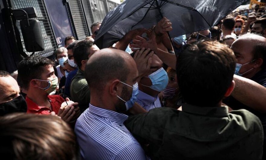 Ενταση μεταξύ ΣΥΡΙΖΑ και ΑΝΤΑΡΣΥΑ - «Θύμα» και ο Αλέξης Τσίπρας