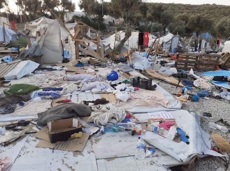 Μόρια: Σκουπιδότοπος το καμένο ΚΥΤ - Για «υγειονομική βόμβα» μιλούν οι κάτοικοι