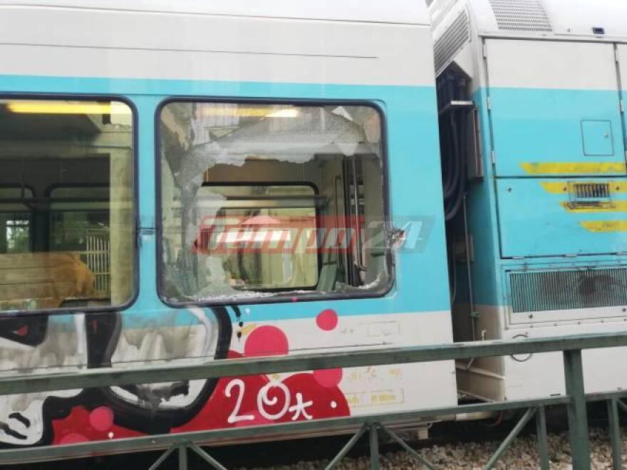 Τρόμος στην Πάτρα: Φορτίο νταλίκας έπεσε πάνω στον Προαστιακό