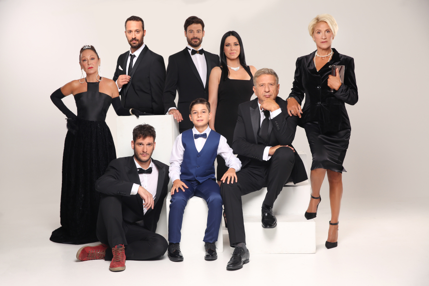 ΕΡΤ1: Τρεις πρεμιέρες, τρεις νέες κωμικές ελληνικές σειρές από τη Δευτέρα 