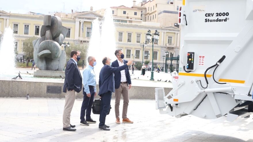 Νέα εποχή για την ανακύκλωση από τον Δήμο Αθηναίων: Νέα απορριμματοφόρα και κάδοι ανακύκλωσης