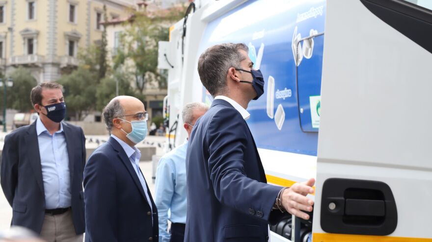 Νέα εποχή για την ανακύκλωση από τον Δήμο Αθηναίων: Νέα απορριμματοφόρα και κάδοι ανακύκλωσης