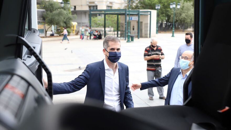 Νέα εποχή για την ανακύκλωση από τον Δήμο Αθηναίων: Νέα απορριμματοφόρα και κάδοι ανακύκλωσης