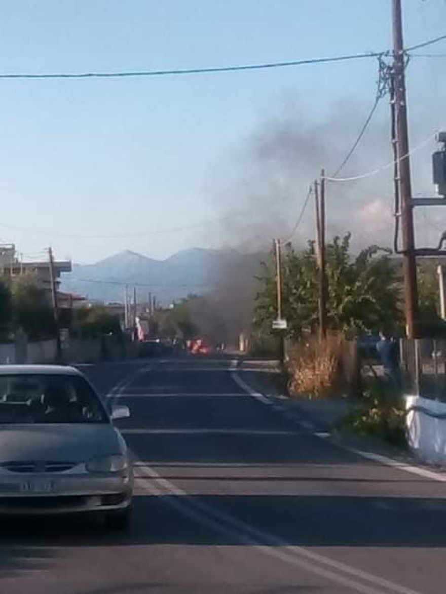 Ρομά έκλεισαν δρόμους και έβαλαν φωτιές για τον θάνατο του 18χρονου στη Μεσσήνη