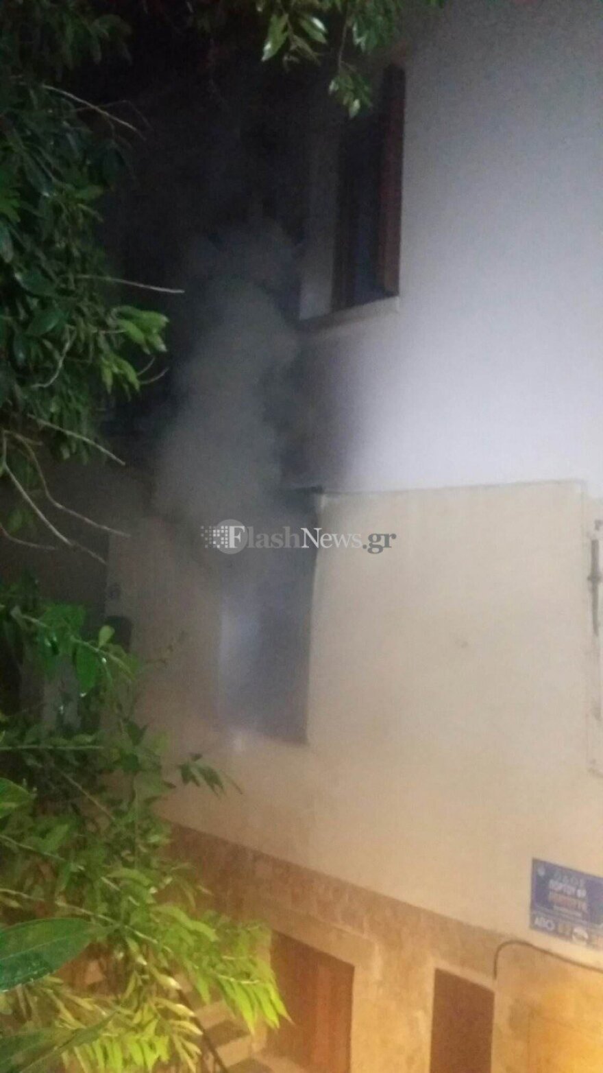 Χανιά: Άντρας φέρεται να έβαλε φωτιά στο σπίτι για να εκδικηθεί τη σύζυγό του - Βίντεο