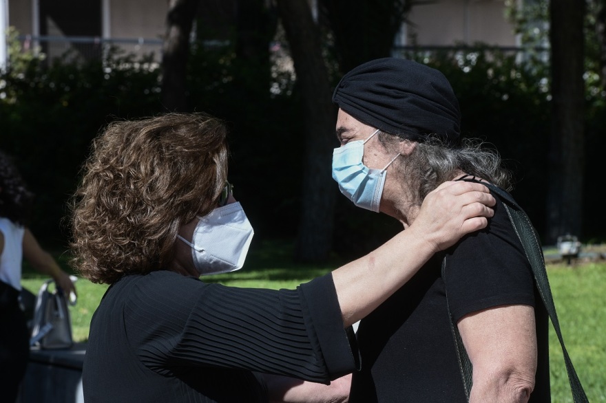 Δίκη Χρυσής Αυγής: Στο Εφετείο η σύζυγος του Μανώλη Γλέζου - Συναντήθηκε με τη Μάγδα Φύσσα