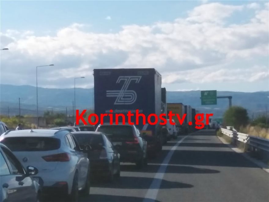 Οδοφράγματα και φωτιές από Ρομά για τον 18χρονο στη Μεσσήνη