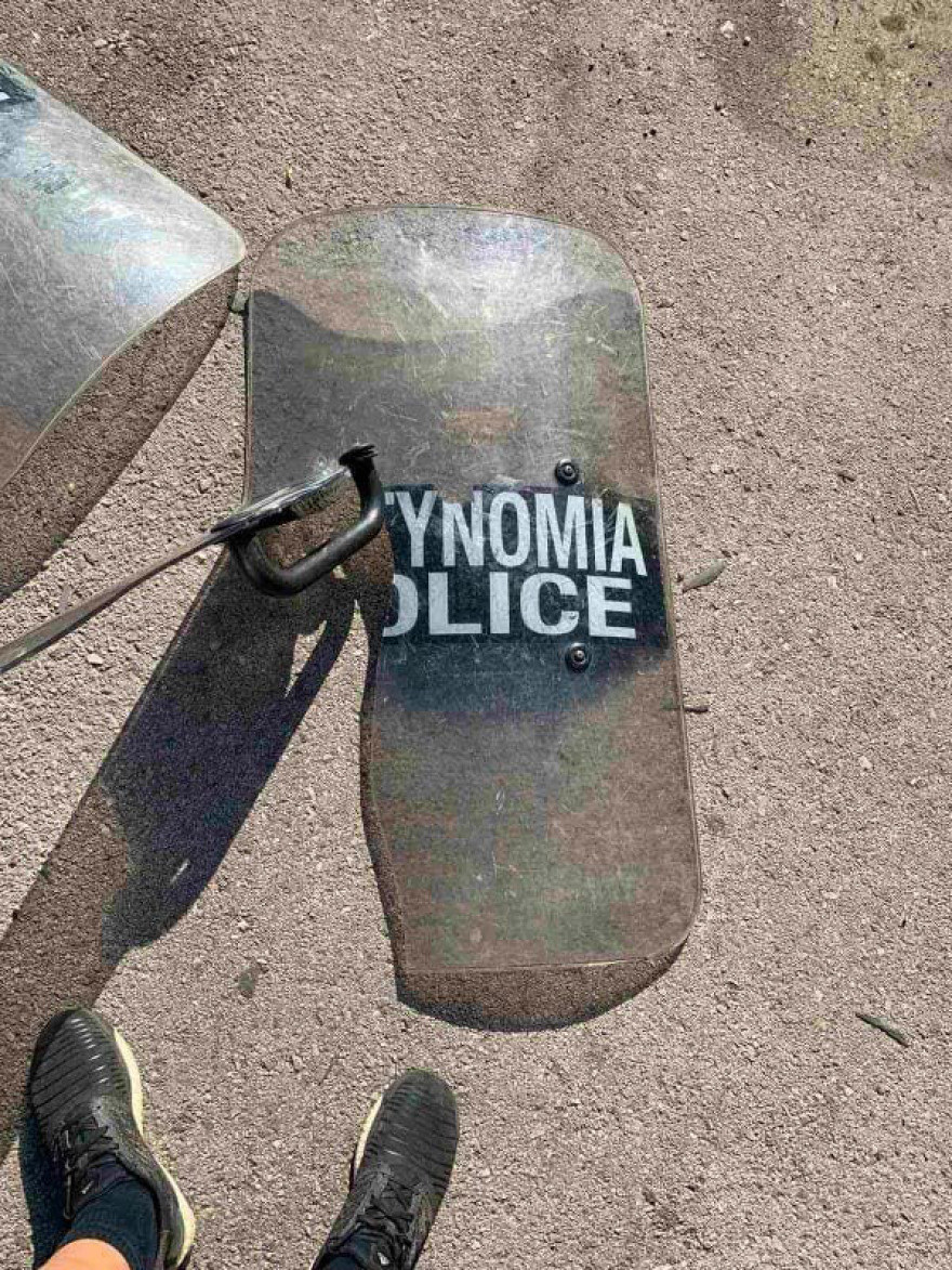 Ένταση στην Κατεχάκη για τα επεισόδια έξω από το υπουργείο Παιδείας