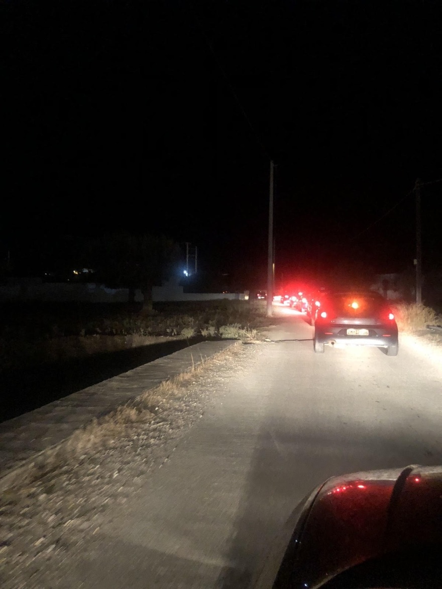 Απίστευτη ταλαιπωρία στην Αθηνών - Κορίνθου λόγω των κινητοποιήσεων των Ρομά 