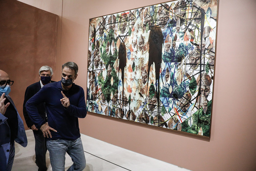 Ο Μητσοτάκης στο Μουσείο Σύγχρονης Τέχνης - Αποχώρησε οδηγώντας ένα Tesla