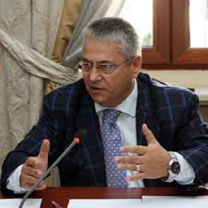 Αλβανία 1997:Η εξέγερση των πυραμίδων, η σύγκρουση βορρά-νότου και η λεηλασία των αποθηκών του Στρατού