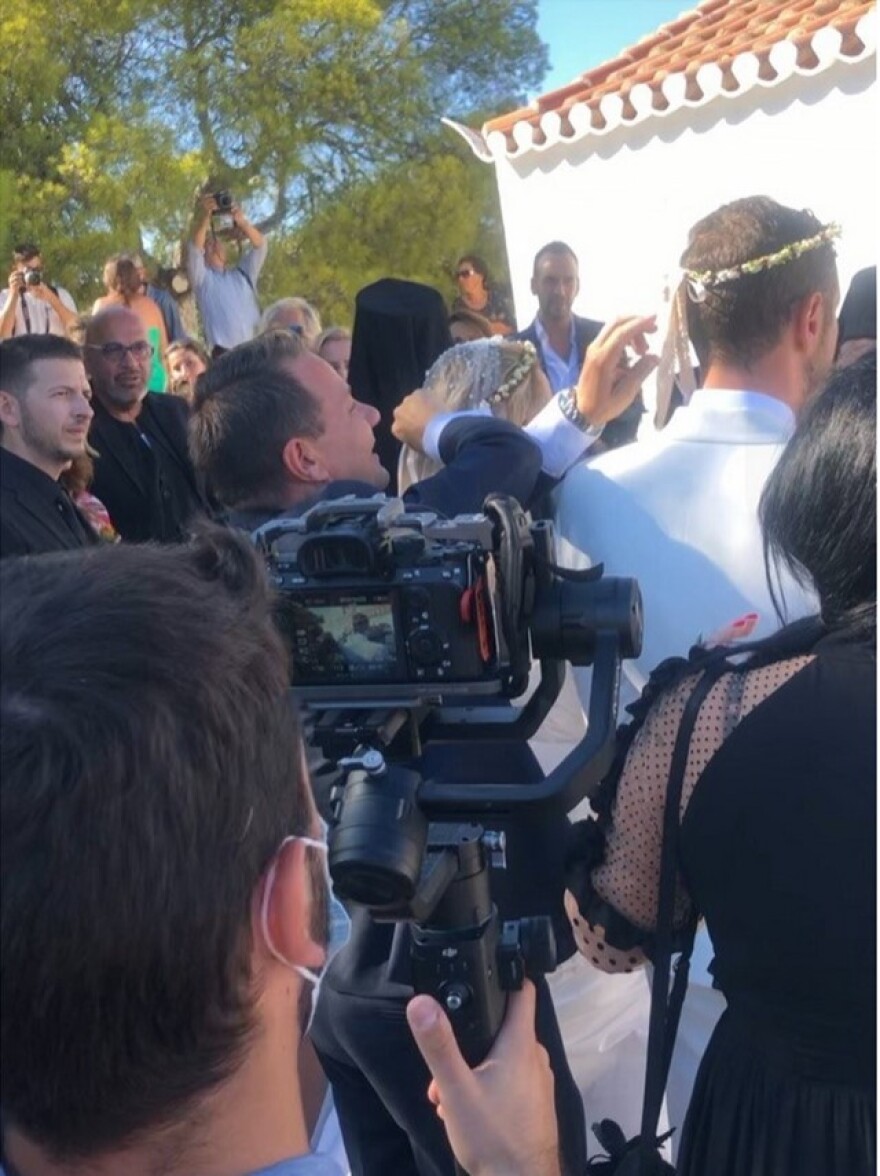 Ελεωνόρα Ζουγανέλη - Σπύρος Δημητρίου: Παραδοσιακός γάμος με καΐκι και συνοδεία μουσικών 