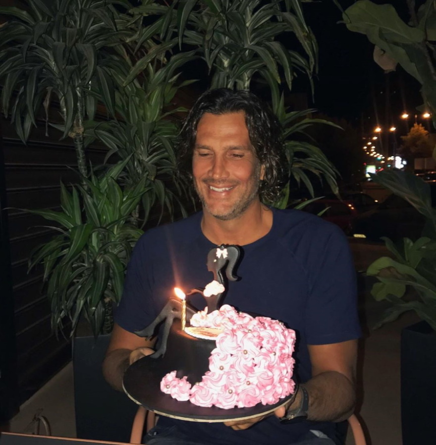 Γενέθλια με «ιδιαίτερη» τούρτα για τον Κώστα Κοκκινάκη  