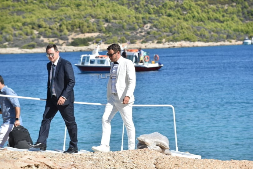 Ελεωνόρα Ζουγανέλη - Σπύρος Δημητρίου: Παραδοσιακός γάμος με καΐκι και συνοδεία μουσικών 