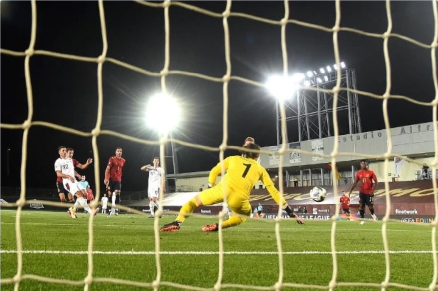 Έκανε… σεφτέ η Γερμανία, «επαγγελματική» νίκη για Ισπανία