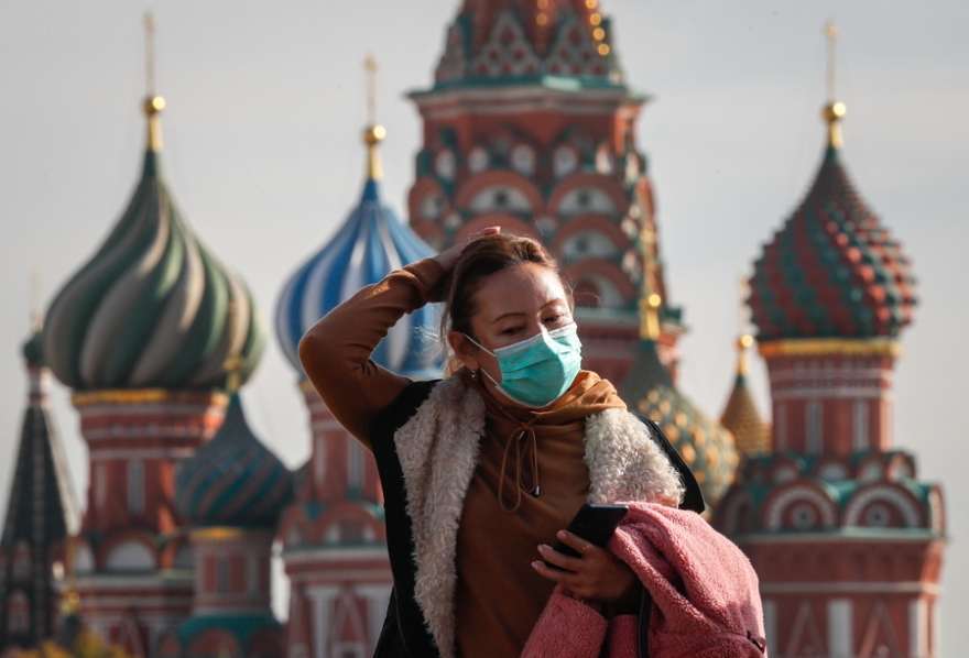 Κορωνοϊός: Τα κρούσματα αυξάνονται και οι κυβερνήσεις επαναφέρουν τα lockdowns