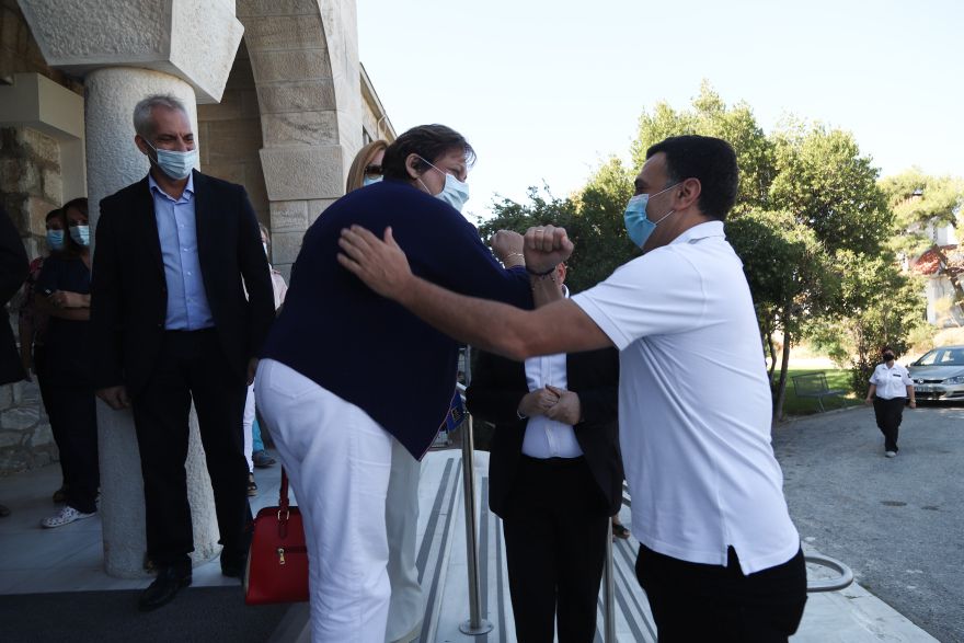 Στο Νοσοκομείο Παίδων Πεντέλης ο Βασίλης Κικίλιας - Δείτε φωτογραφίες