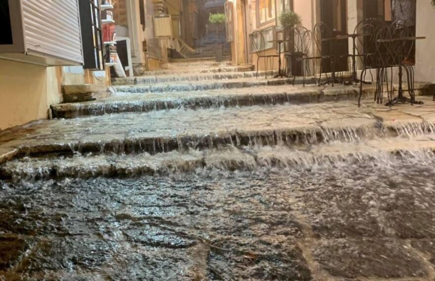 Καιρός: Καταιγίδα σάρωσε την Αττική - Μεγάλες ζημιές στο Νέο Ηράκλειο (βίντεο)