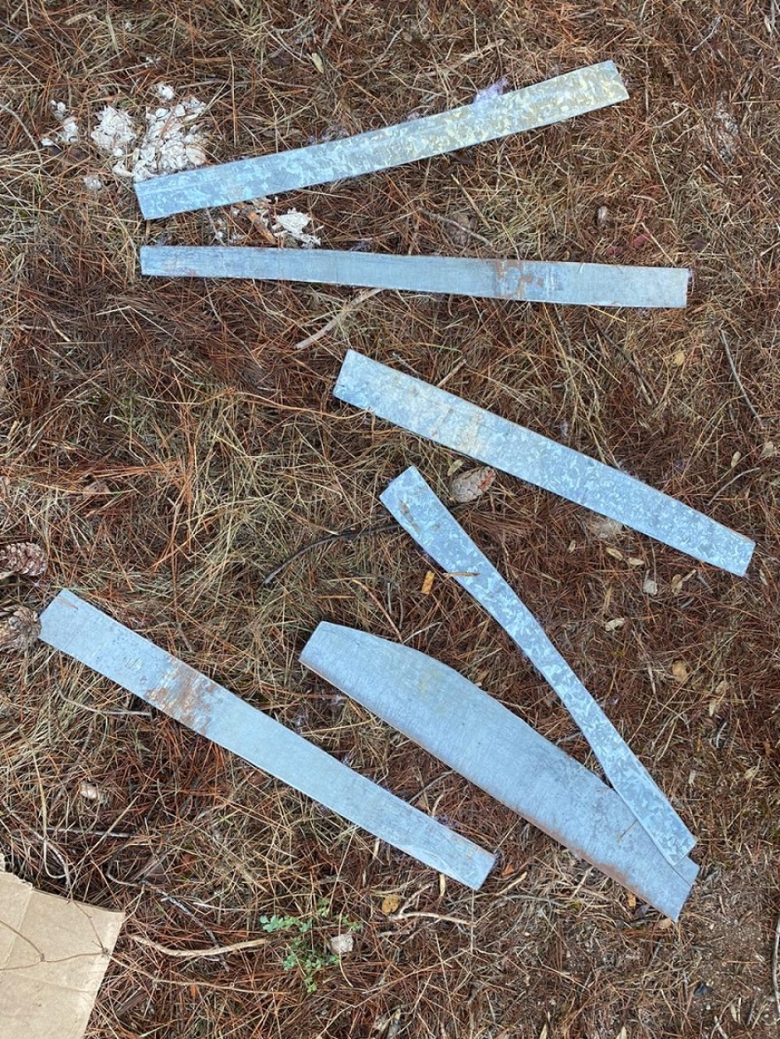 Δείτε φωτογραφία: Αυτοσχέδια μαχαίρια στον καταυλισμό της Ριτσώνας