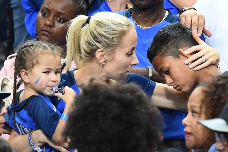 Πατρίς Εβρά: Η γυναίκα του πρώην άσου της Γιουνάιτεντ έμαθε για την ερωμένη του... από τα social media!