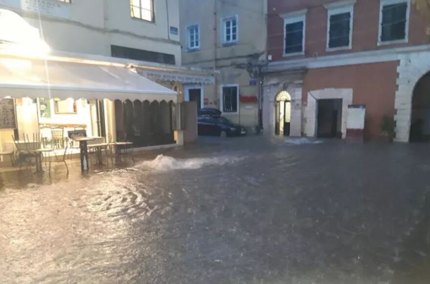 Καιρός: Καταιγίδα σάρωσε την Αττική - Μεγάλες ζημιές στο Νέο Ηράκλειο (βίντεο)