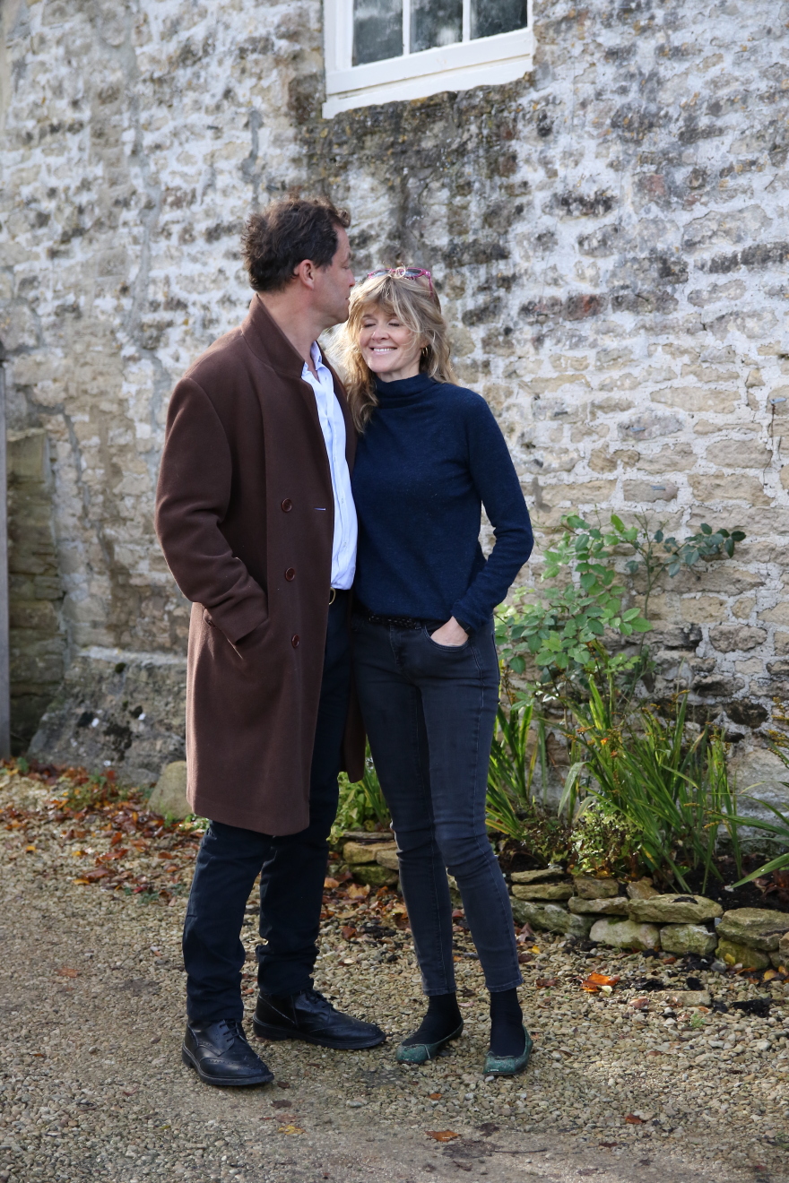 Nτομινίκ Γουέστ: Τη Δευτέρα φιλιόταν με την Λίλι Τζέιμς στη Ρώμη, την Τρίτη... με τη γυναίκα του στο σπίτι!