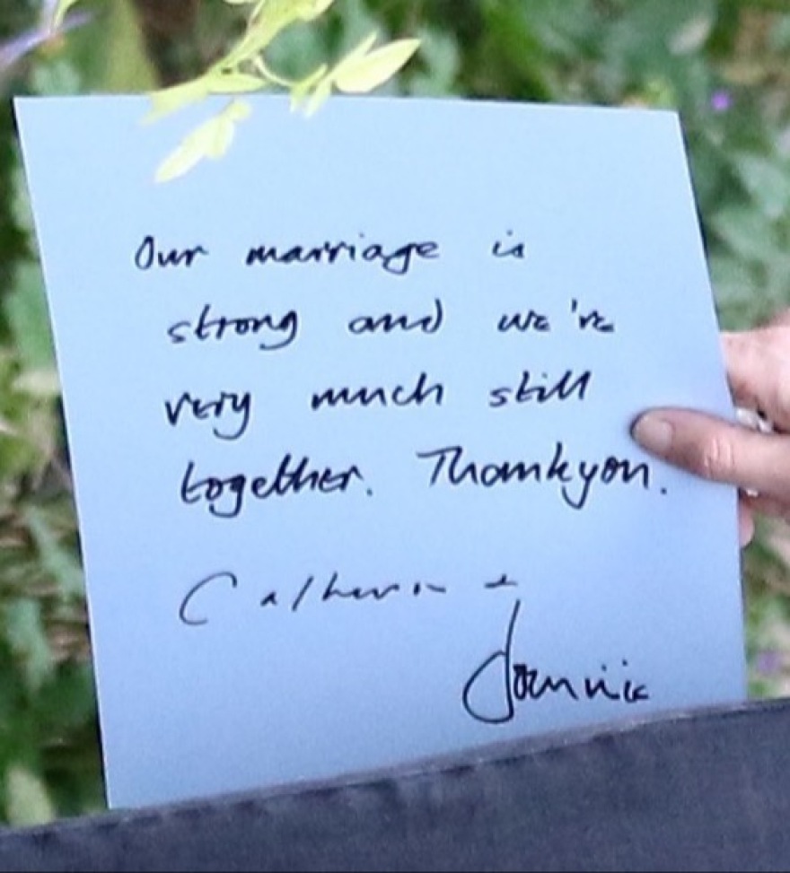 Nτομινίκ Γουέστ: Τη Δευτέρα φιλιόταν με την Λίλι Τζέιμς στη Ρώμη, την Τρίτη... με τη γυναίκα του στο σπίτι!