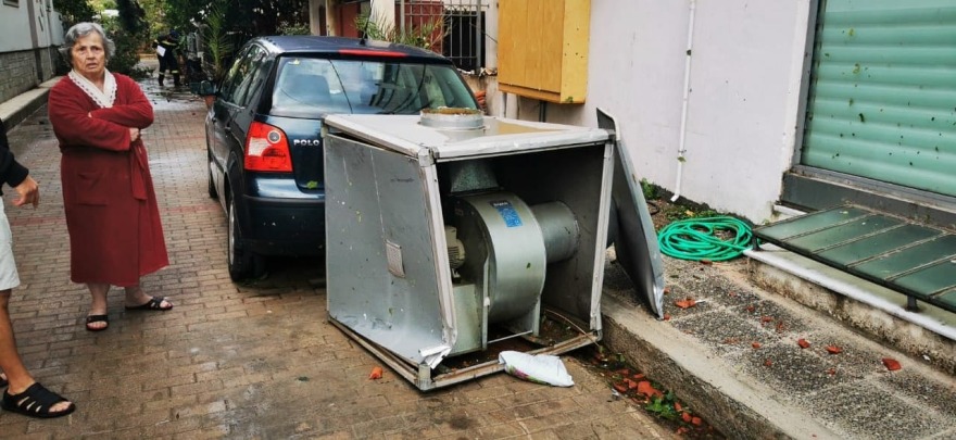 Κακοκαιρία στο Νέο Ηράκλειο: Τρεις τραυματίες και μεγάλες καταστροφές - Δείτε βίντεο