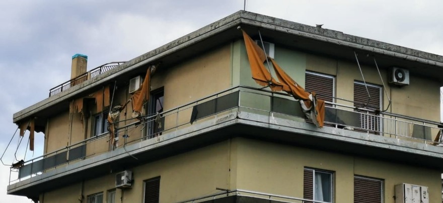 Κακοκαιρία στο Νέο Ηράκλειο: Τρεις τραυματίες και μεγάλες καταστροφές - Δείτε βίντεο