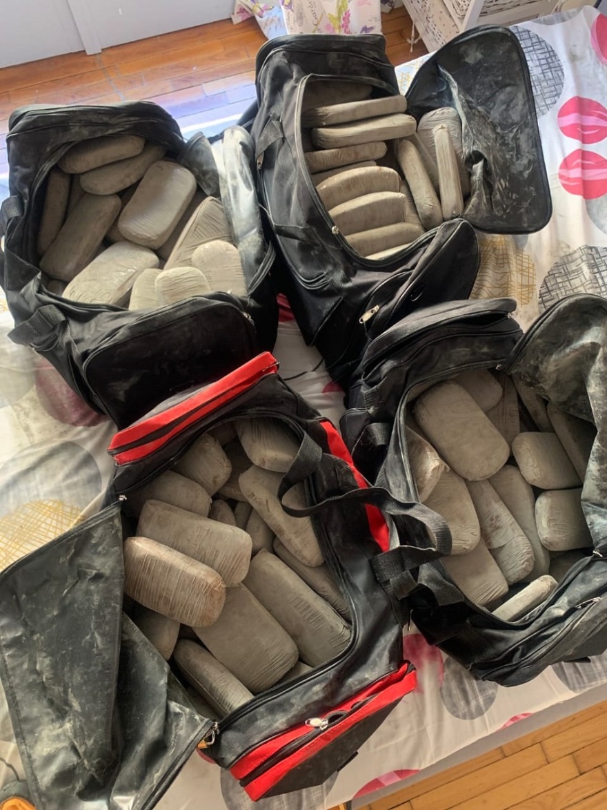 ΕΛ.ΑΣ.: Ηρωίνη βάρους 102 κιλών σε διαμέρισμα στην Αθήνα! - Δείτε βίντεο