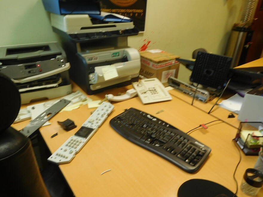 Πολυτεχνείο: Εικόνες καταστροφής από την εισβολή αναρχικών στο γραφείο του πρύτανη