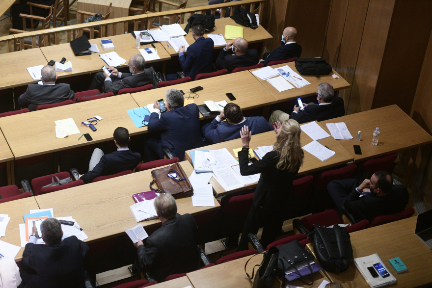 Δίκη Χρυσής Αυγής: O  Μπαρμπαρούσης πήγε στο δικαστήριο τον πατέρα του για να σωθεί από τη φυλακή 