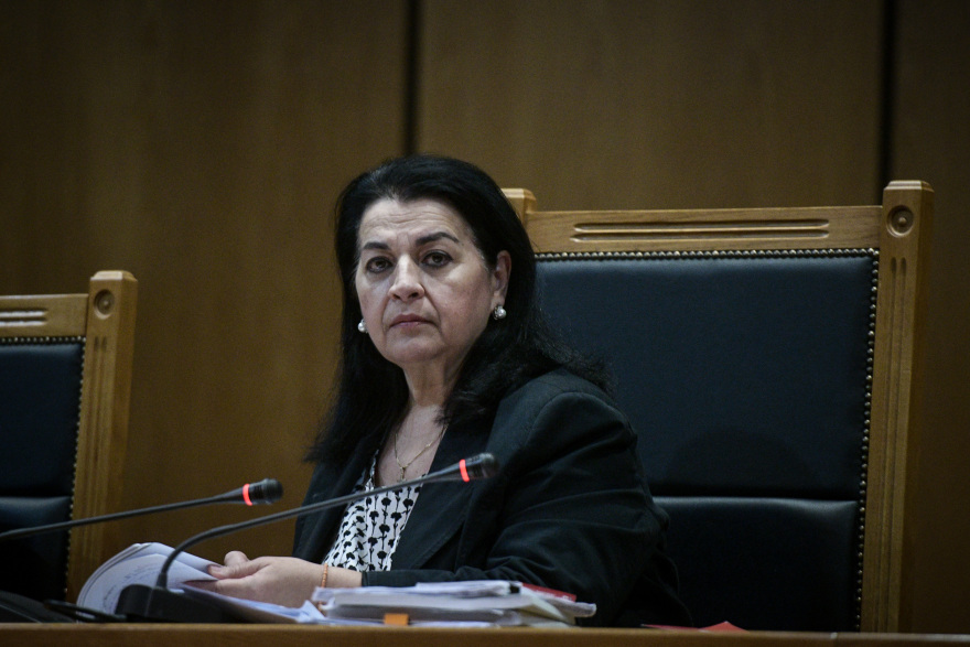 Δίκη Χρυσής Αυγής: O  Μπαρμπαρούσης πήγε στο δικαστήριο τον πατέρα του για να σωθεί από τη φυλακή 