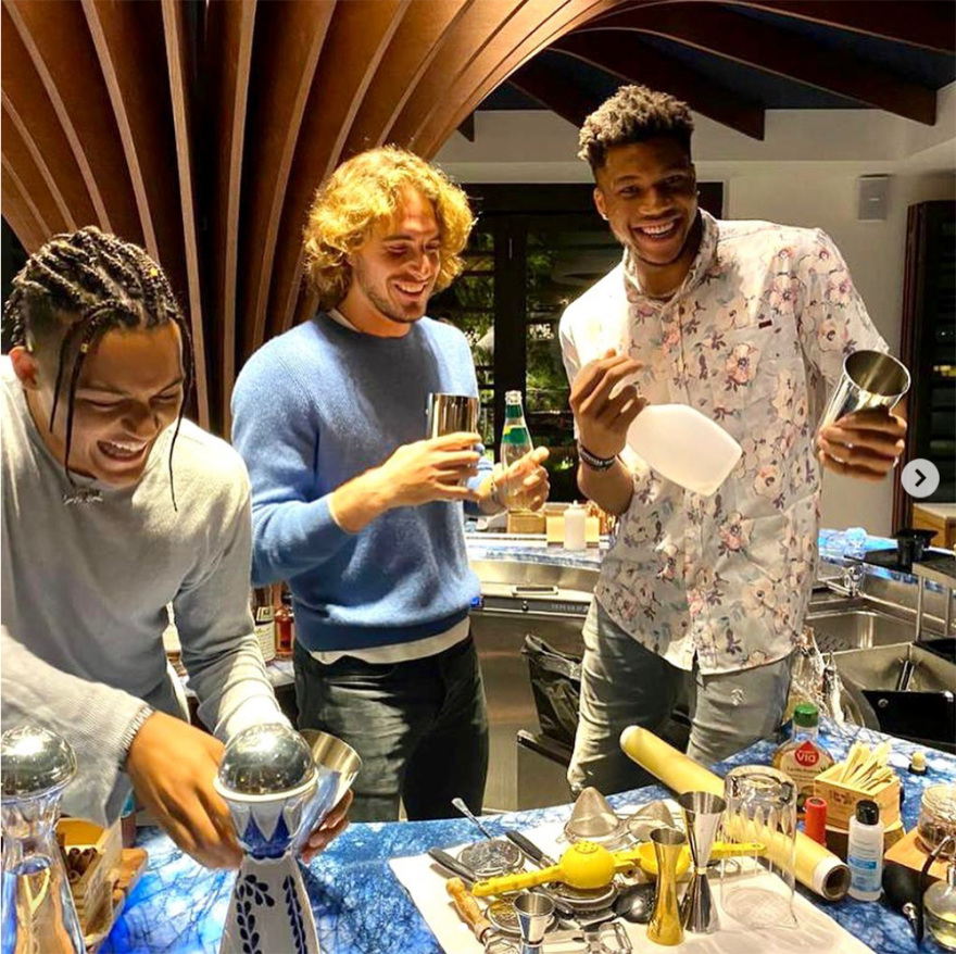 Γιάννης Αντετοκούνμπο, Στέφανος Τσιτσιπάς και Εμμανουήλ Καραλής διασκέδασαν μαζί