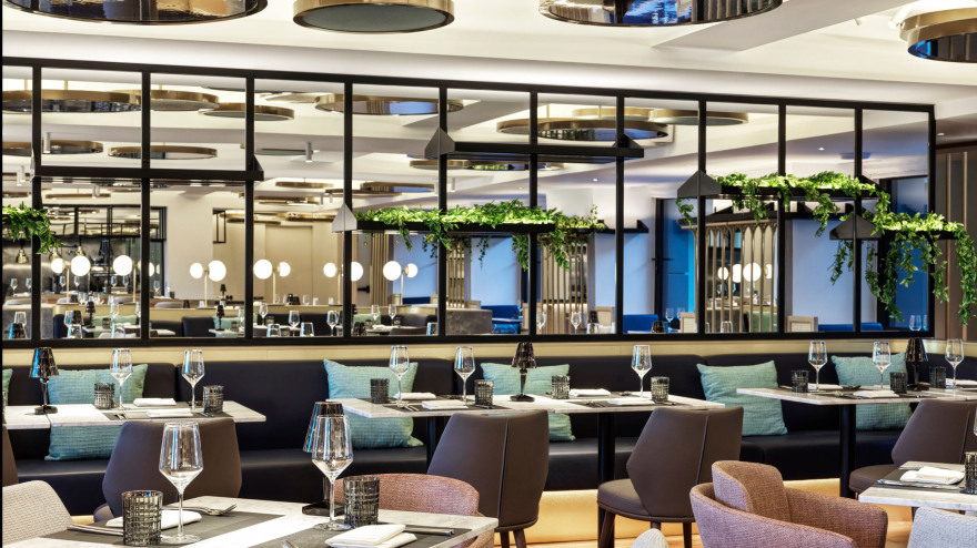 Καμπάνια ευαισθητοποίησης για τον καρκίνο του μαστού απο το Athens Capital Hotel-MGallery Collection