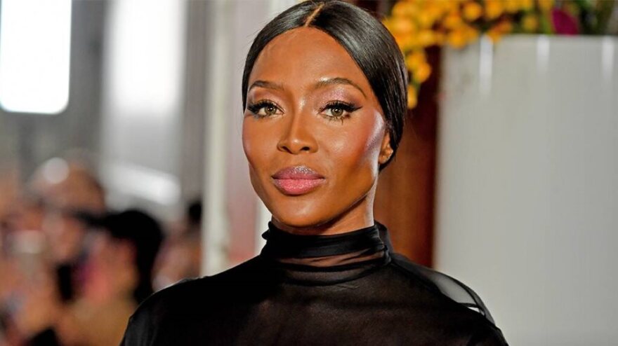 Παλαίμαχος ποδοσφαιριστής αποκαλύπτει: «Σκληρή στο κρεβάτι η Ναόμι - Σεξ για ώρες σε πισίνα με την Κάρμεν Ηλέκτρα»