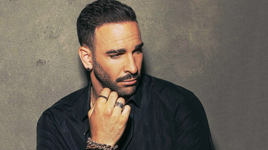 Ο Αντίλ Ραμί βγάζει στη φόρα τα άπλυτα της Πάμελα Άντερσον 