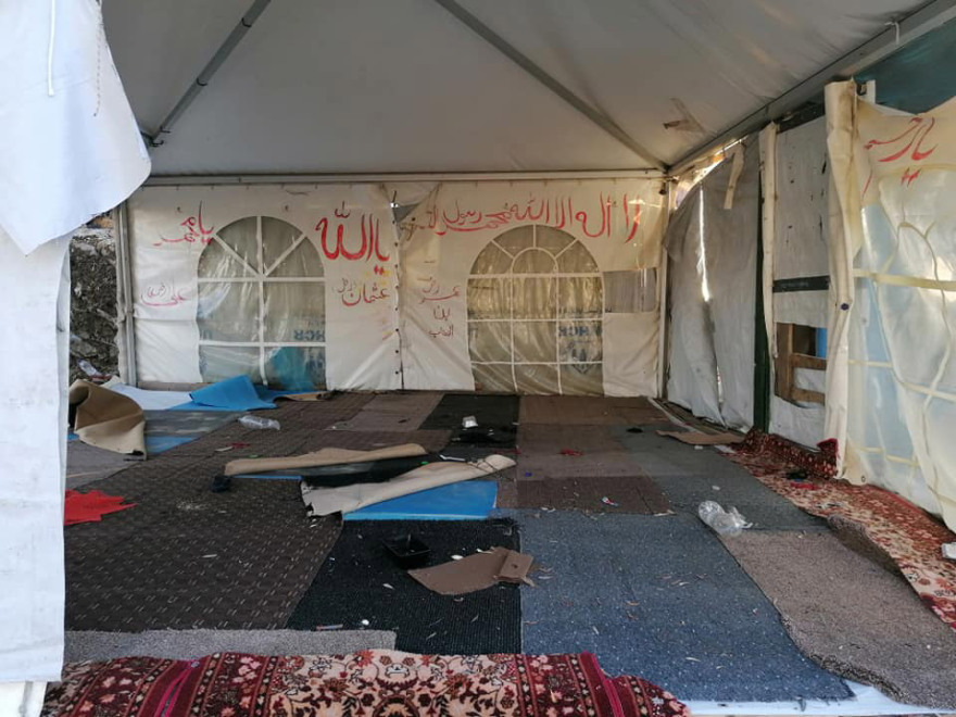 Μόρια: Τόνοι σκουπιδιών παραμένουν στο κατεστραμμένο ΚΥΤ - Δείτε φωτογραφίες