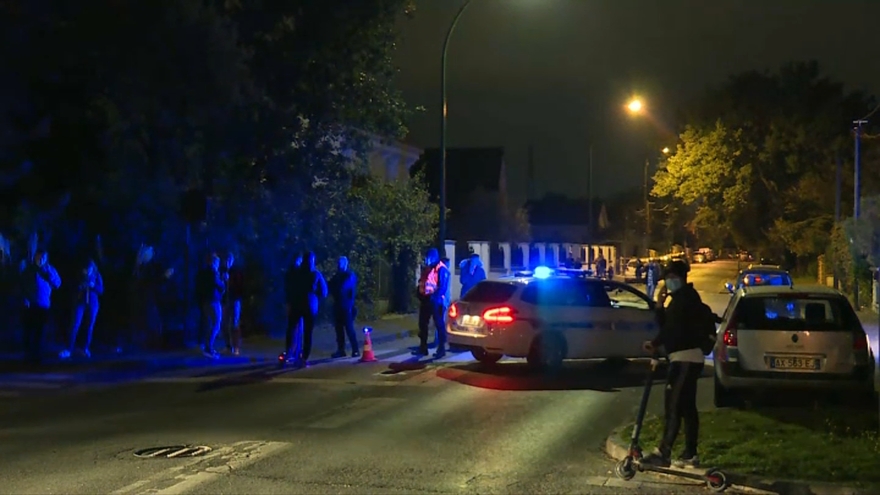 Ο τρόμος επέστρεψε στο Παρίσι: 18χρονος Τσετσένος αποκεφάλισε καθηγητή για τα σκίτσα του Μωάμεθ