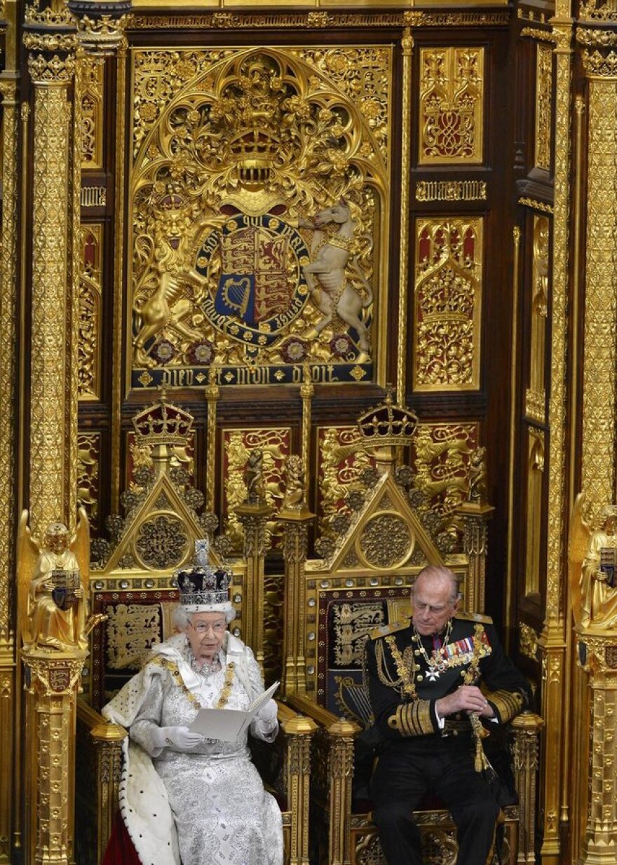 Πρίγκιπας Φίλιππος: Η «στενή φιλία» με τη Δάφνη ντι Μωριέ και οι... αμφιβολίες πριν παντρευτεί την Ελισάβετ!