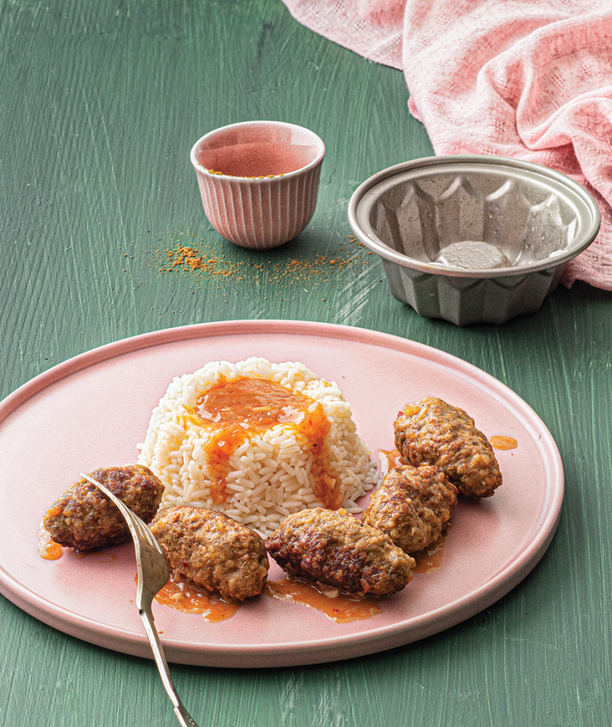 Συνταγή:Λαχταριστά σουτζουκάκια µε δύο κιμάδες και πικάντικη σάλτσα