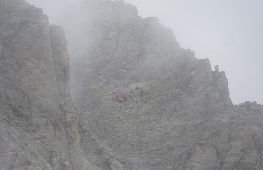 ΕΜΑΚ: «Κάθε φορά που χτυπάει η σειρήνα σφίγγει το μέσα μου» λένε οι διασώστες για τον Όλυμπο