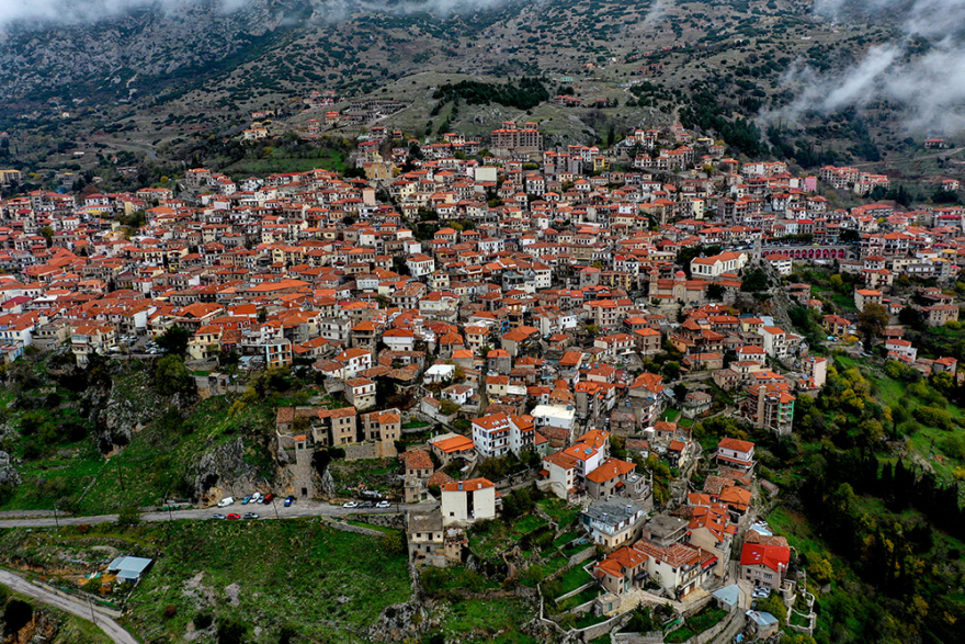 Αράχωβα όπως... Γκστάαντ: Πανικός για ένα σπίτι λόγω της πανδημίας