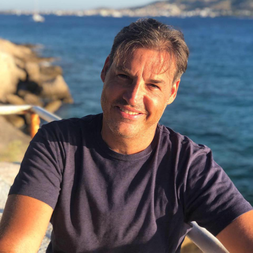 Κορωνοϊός: Ο 52χρονος που νόσησε με γρίπη και covid ταυτόχρονα κάνει την εμπειρία του βιβλίο 