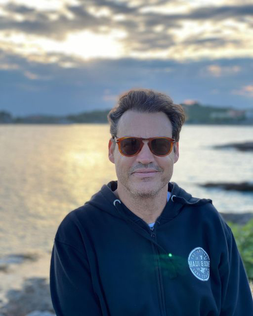 Κορωνοϊός: Ο 52χρονος που νόσησε με γρίπη και covid ταυτόχρονα κάνει την εμπειρία του βιβλίο 